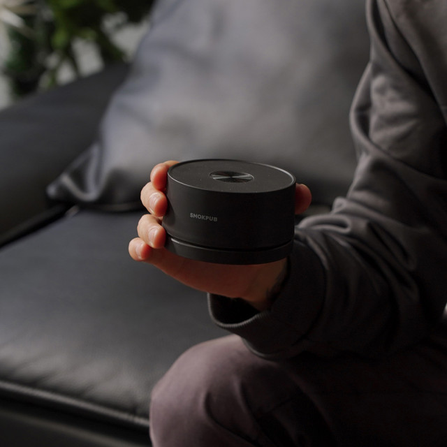 【 SmokPub｜隨行電動煙燻機 】安全免點火，一鍵開燻兩秒出煙六種風味，成熟果香木質調入味上桌！