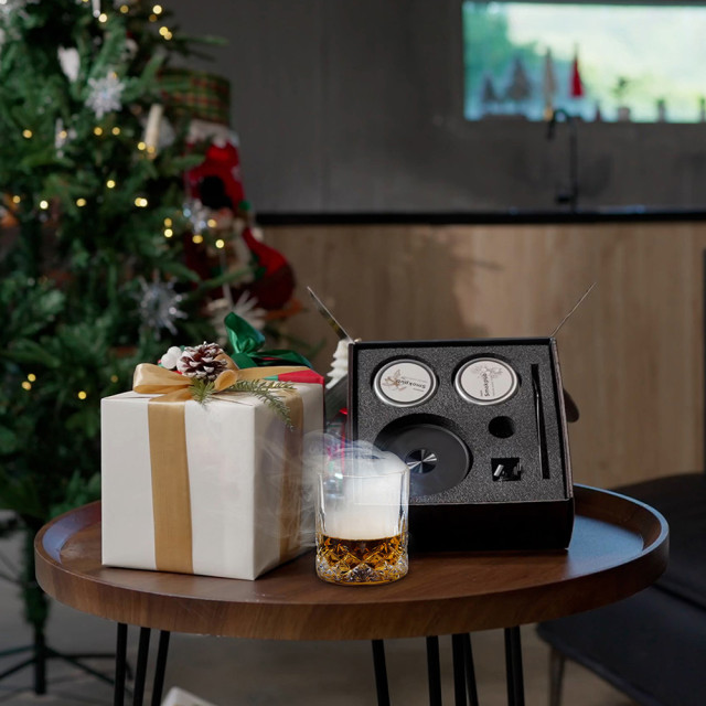 【 SmokPub｜隨行電動煙燻機 】安全免點火，一鍵開燻兩秒出煙六種風味，成熟果香木質調入味上桌！